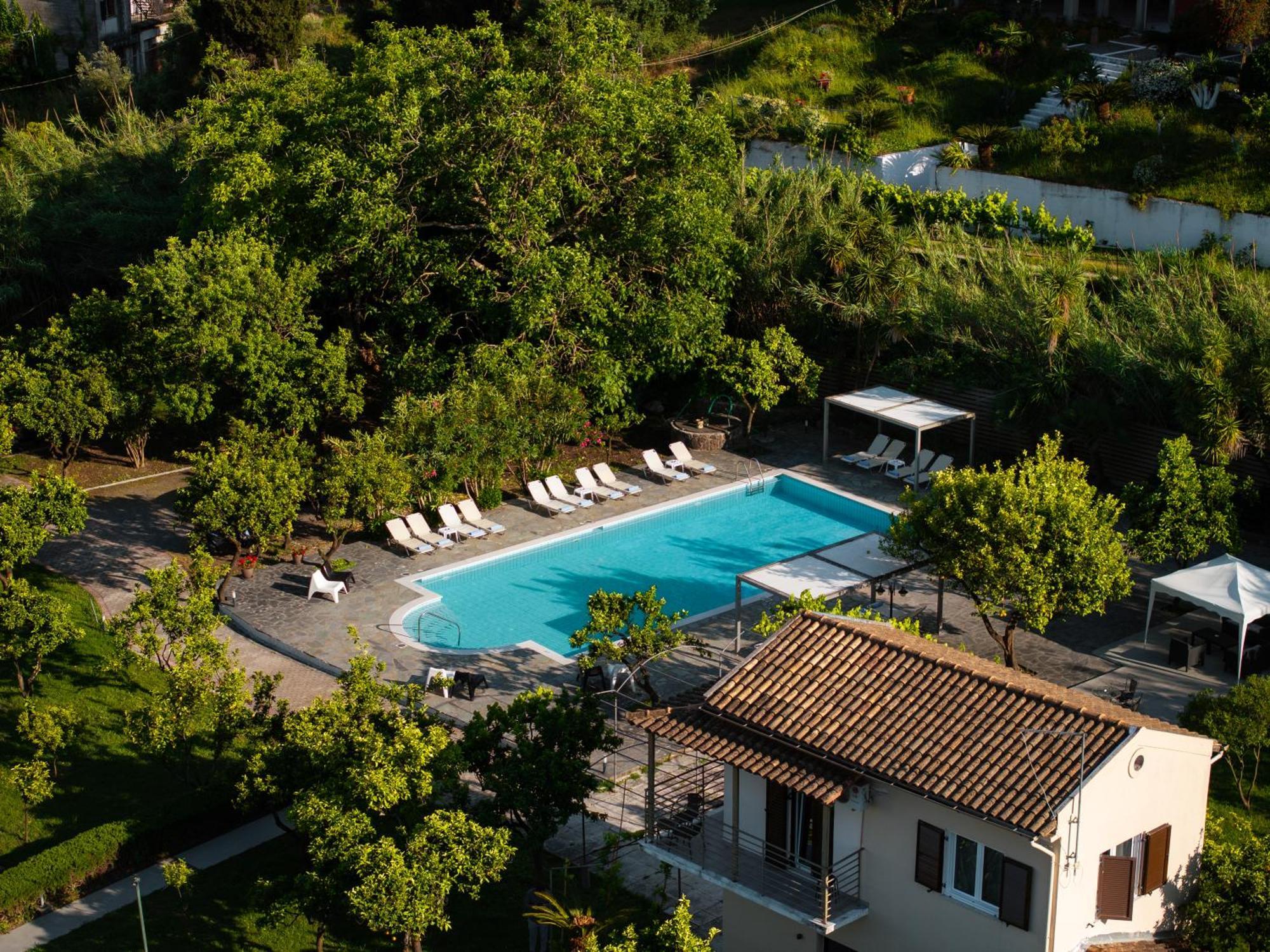 Orange Grove Suites Benitses  Exterior foto